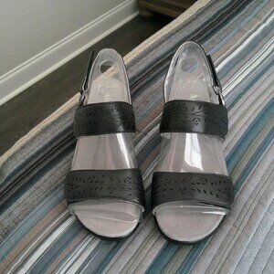 Alegria Black Romi Style Sandals with leaf cut outs New Size 40 Medium 9.5 or 10